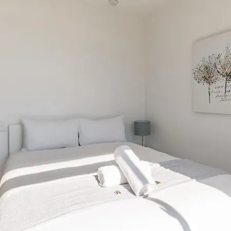 Artistic Escape In Woodstock: Mountain Views Pool Apartment Cape Town Exterior photo